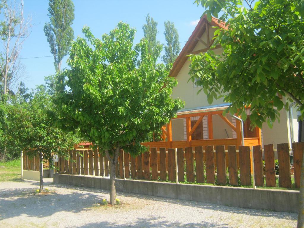 Benaja Swiss Nyaralohaz Villa Keszthely Exterior foto